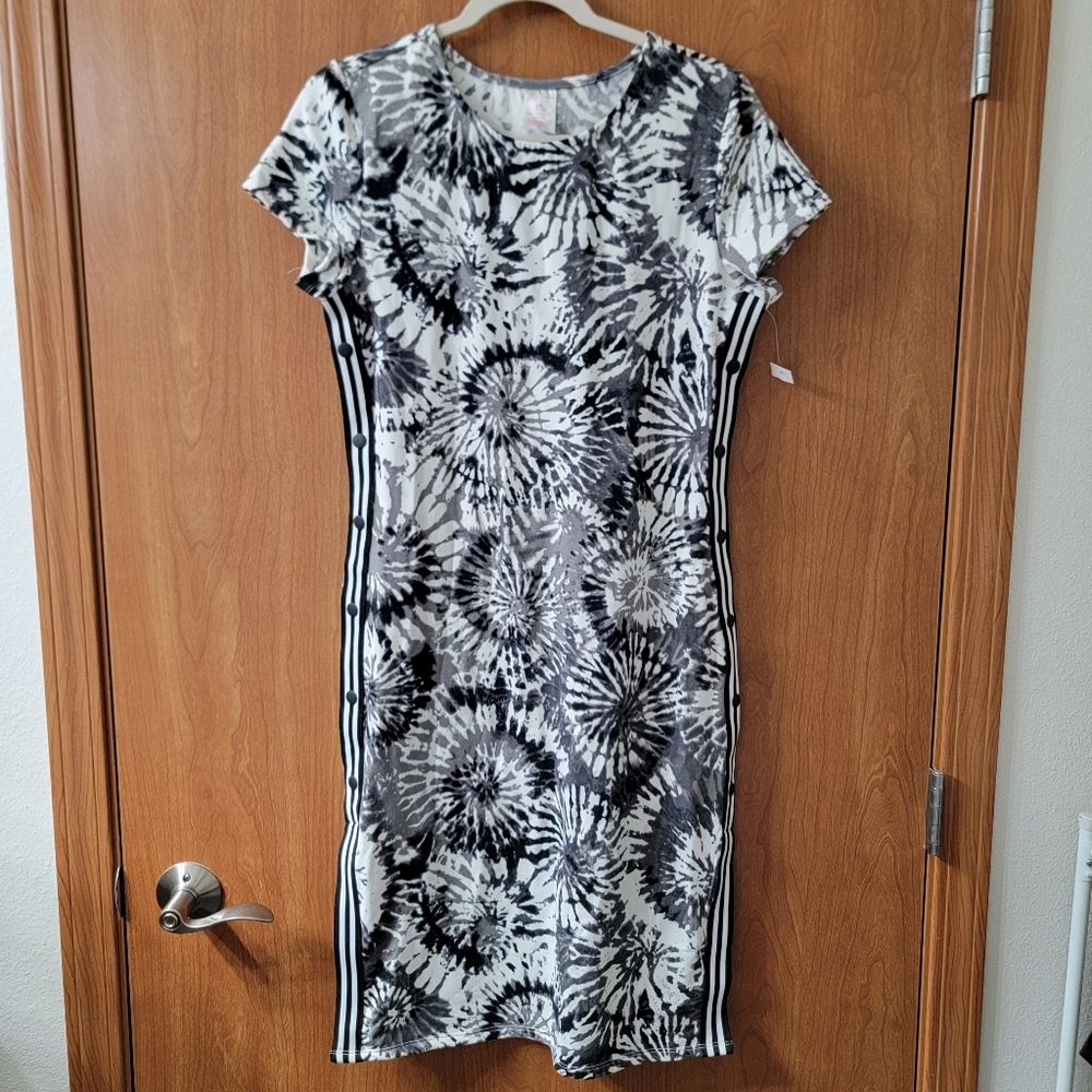 LAST CHANCE NWT No Boundaries Tie Dye Dress Black/White Size Large